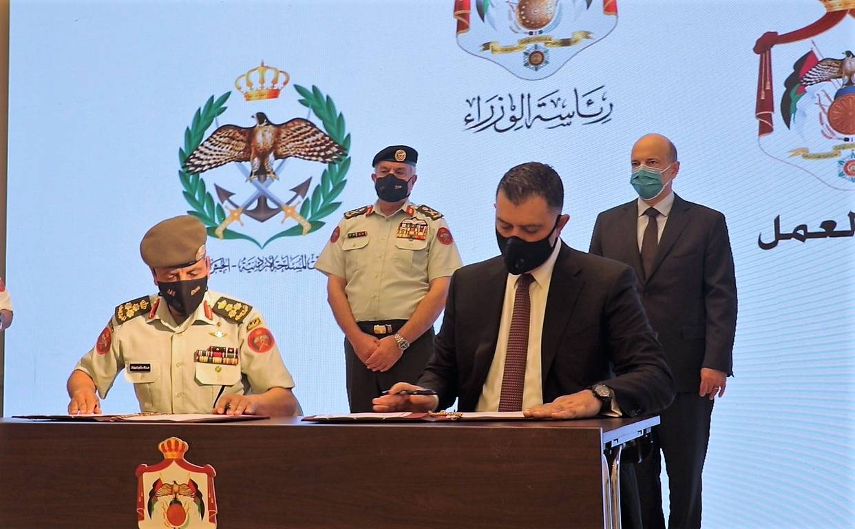 رئيس الوزراء يرعى توقيع مذكرة تفاهم بين وزارة العمل والقوات المسلحة لاعادة تفعيل خدمة العلم 