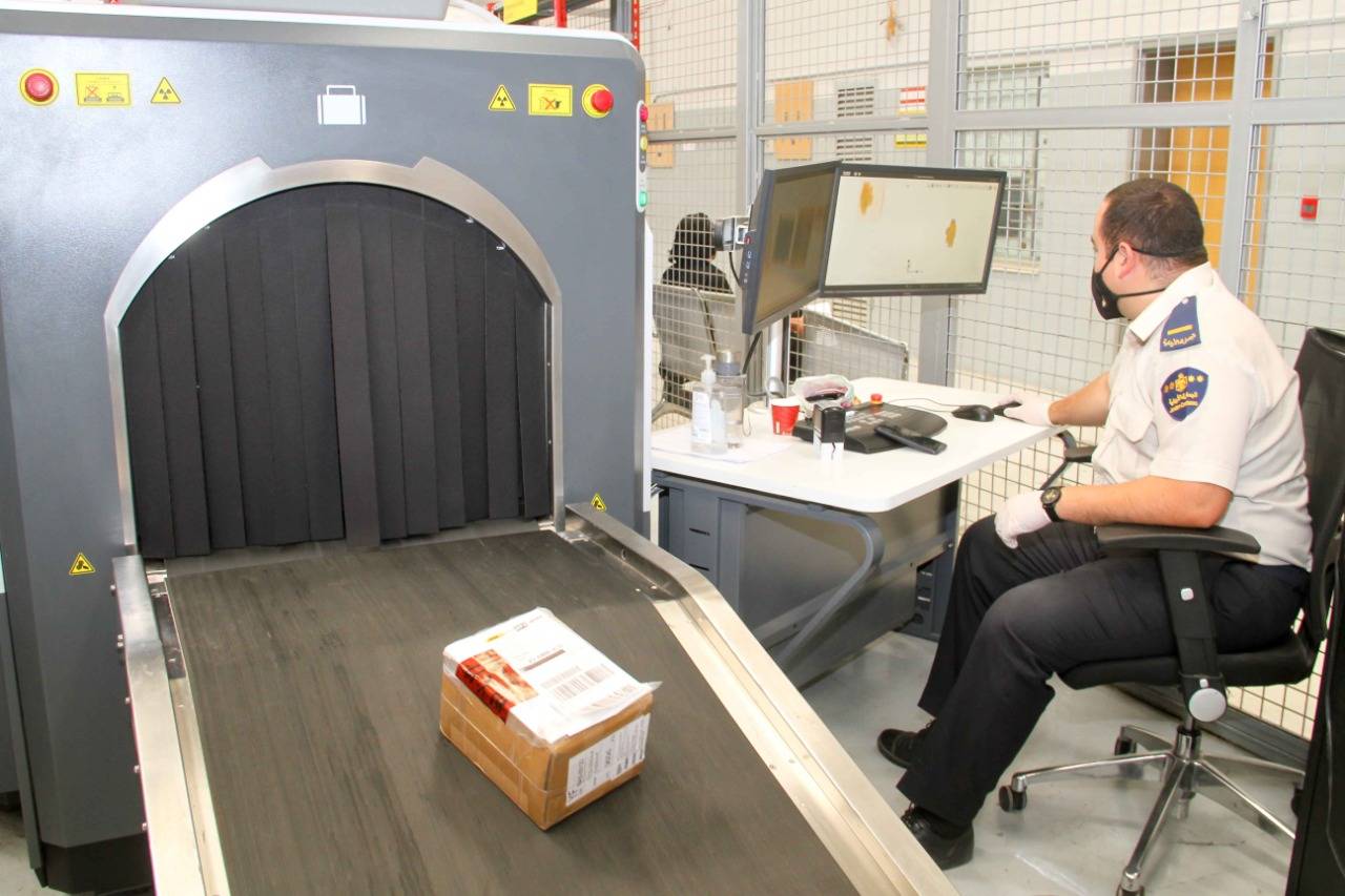 مركز جمرك مطار التخليص ينجز مليون وتسعمائة الف بوليصة طرد بريدي