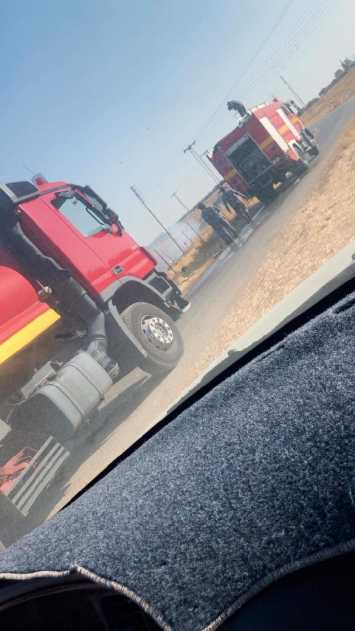 الدفاع المدني يتعامل الآن مع حريق بمزرعة زيتون على طريق الـ 60 في محافظة مادبا