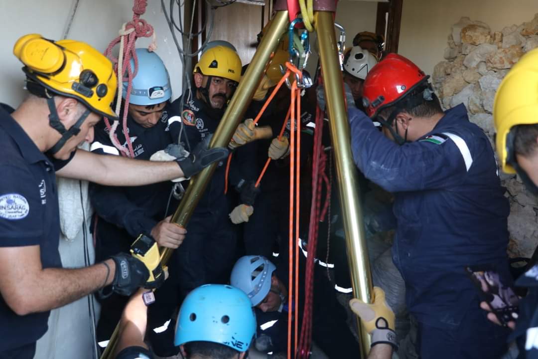 وفاة شخص إثر سقوطه داخل حفرة بمحافظة العاصمة 