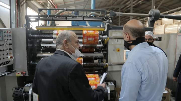 رئيس الوزراء يتفقد سير العمل والإنتاج في عدد من الاستثمارات الصناعية في مدينة الموقر التنموية