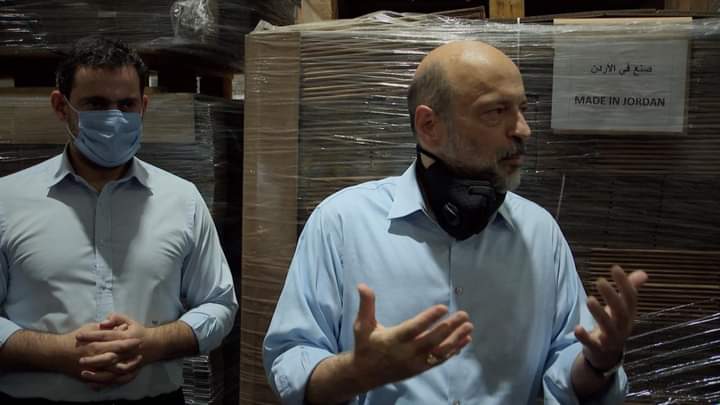 رئيس الوزراء يتفقد سير العمل والإنتاج في عدد من الاستثمارات الصناعية في مدينة الموقر التنموية