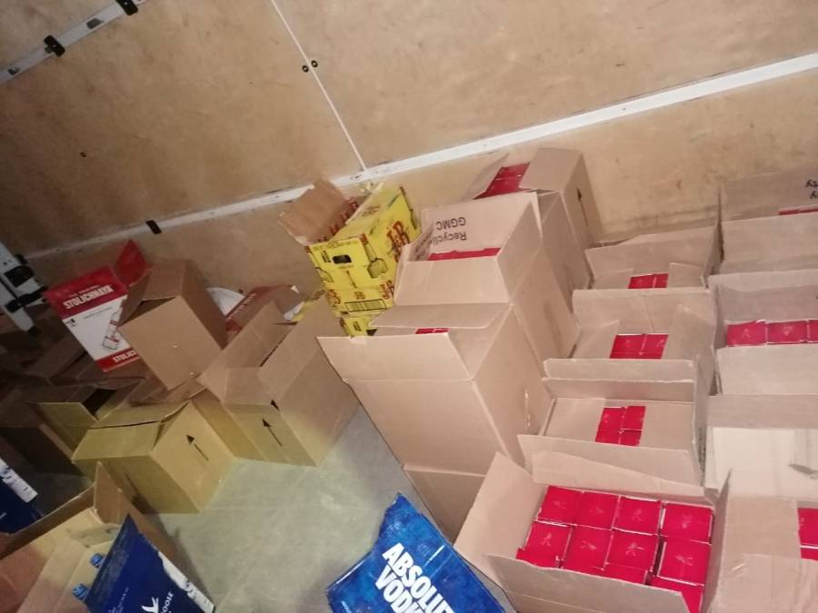 الجمارك تحبط تهريب مشروبات كحولية