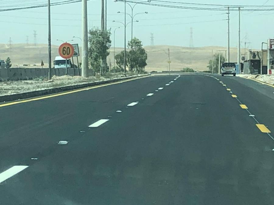 وزارة الأشغال العامة والإسكان تنهي العمل بتحويلة ارينبه على الطريق الصحراوي