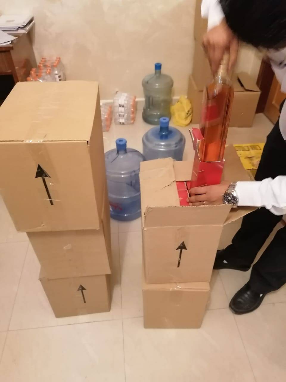 الجمارك تحبط تهريب مشروبات كحولية