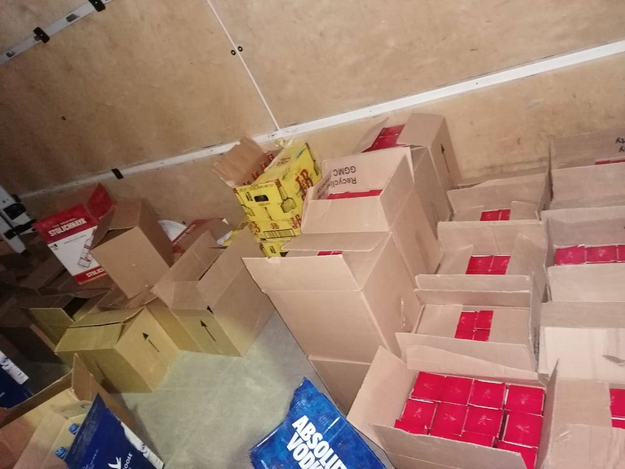 الجمارك تحبط تهريب مشروبات كحولية