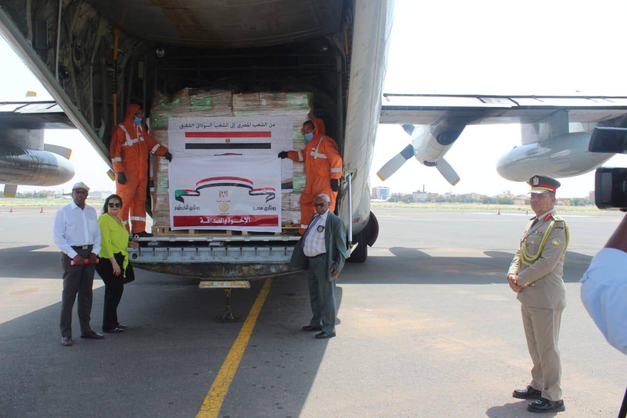 للمرة الثانية خلال شهر .. روتاري مصر ترسل 6 طن مواد طبية وغذائية لمنكوبي فيضان السودان