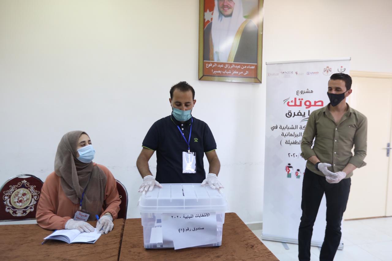 محاكاة لعملية الاقتراع في مراكز الشباب
