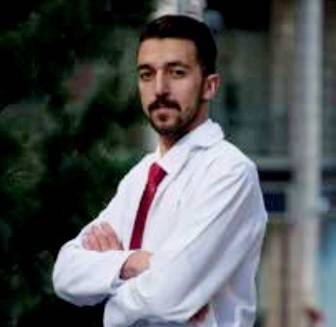 الطالب الصيدلاني محمد الريالات من جامعة عمان الاهلية في  ازرع