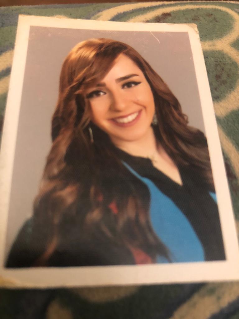 تهنئة للطبيبة لونا زياد الكردي بمناسبة حصولها على البورد الاردني بالجراحة العامه الجزء الاول