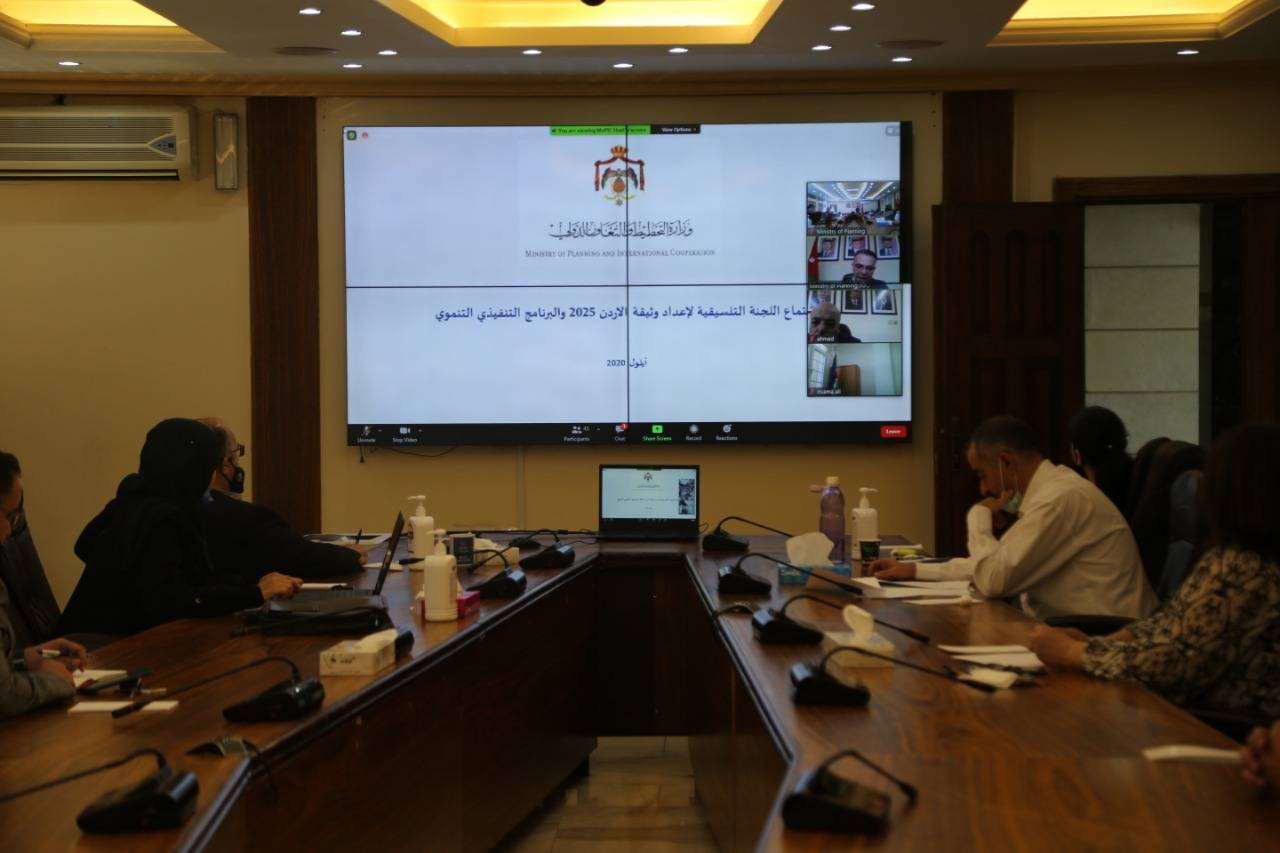 الربضي: الحكومة تبدأ بإعداد البرنامج التنموي التنفيذي للأعوام الثلاث القادمة ومراجعة وثيقة الأردن 2025