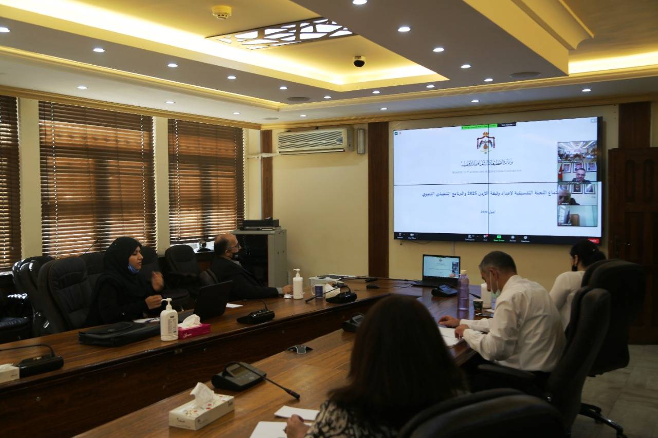 الربضي: الحكومة تبدأ بإعداد البرنامج التنموي التنفيذي للأعوام الثلاث القادمة ومراجعة وثيقة الأردن 2025