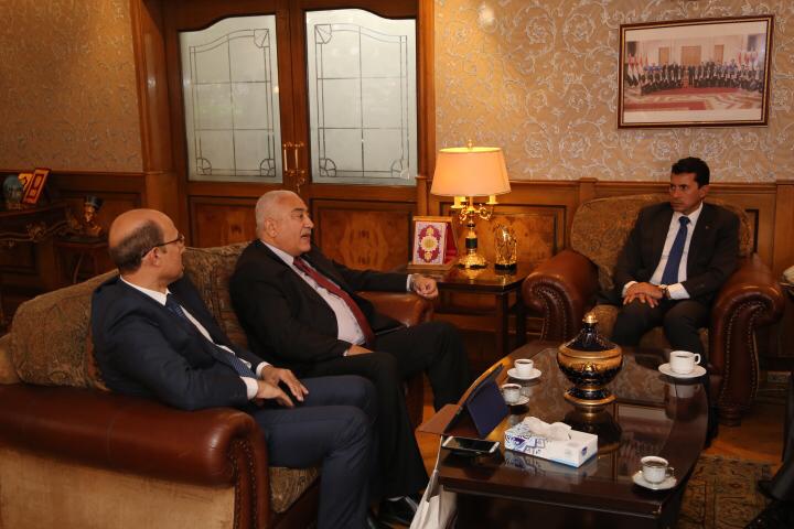 مصر : وزير الشباب ورئيس جامعة مدينة السادات يناقشان التعاون في الأنشطة والفعاليات الرياضية