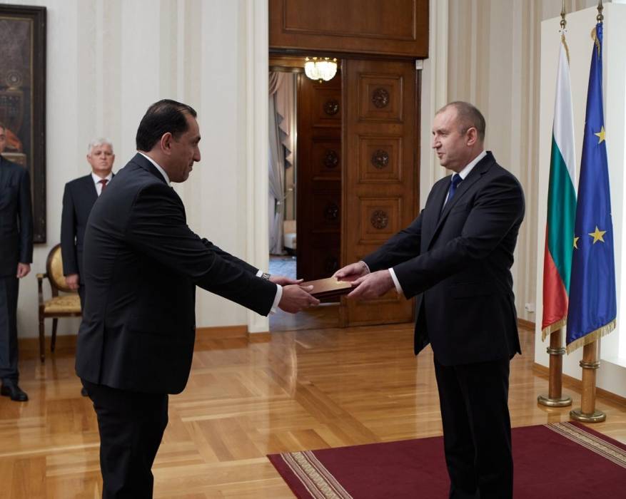 السفير القضاة يقدم اوراق اعتماده الى رئيس جمهورية بلغاريا