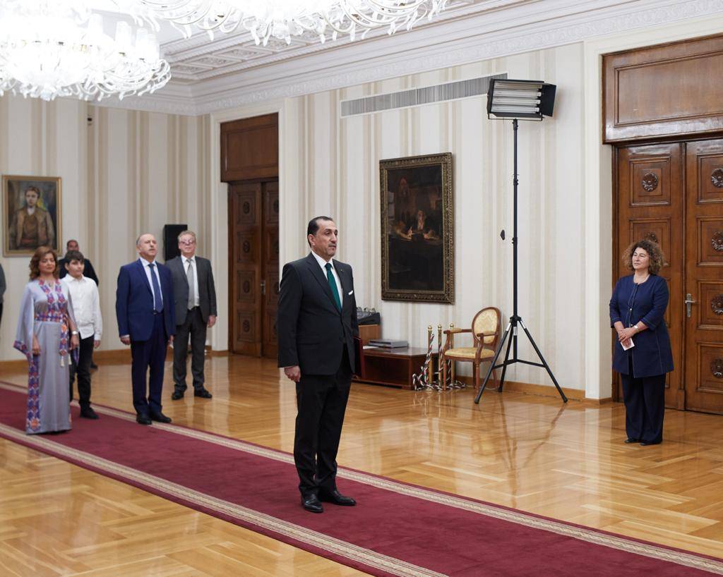 السفير القضاة يقدم اوراق اعتماده الى رئيس جمهورية بلغاريا