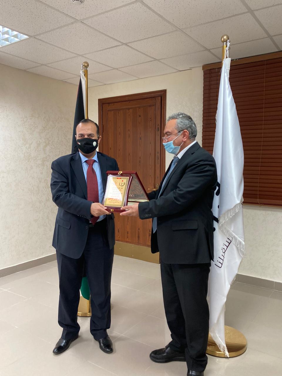 وزير الشباب يكرم الأجهزة الأمنية والعسكرية في محافظة مأدبا