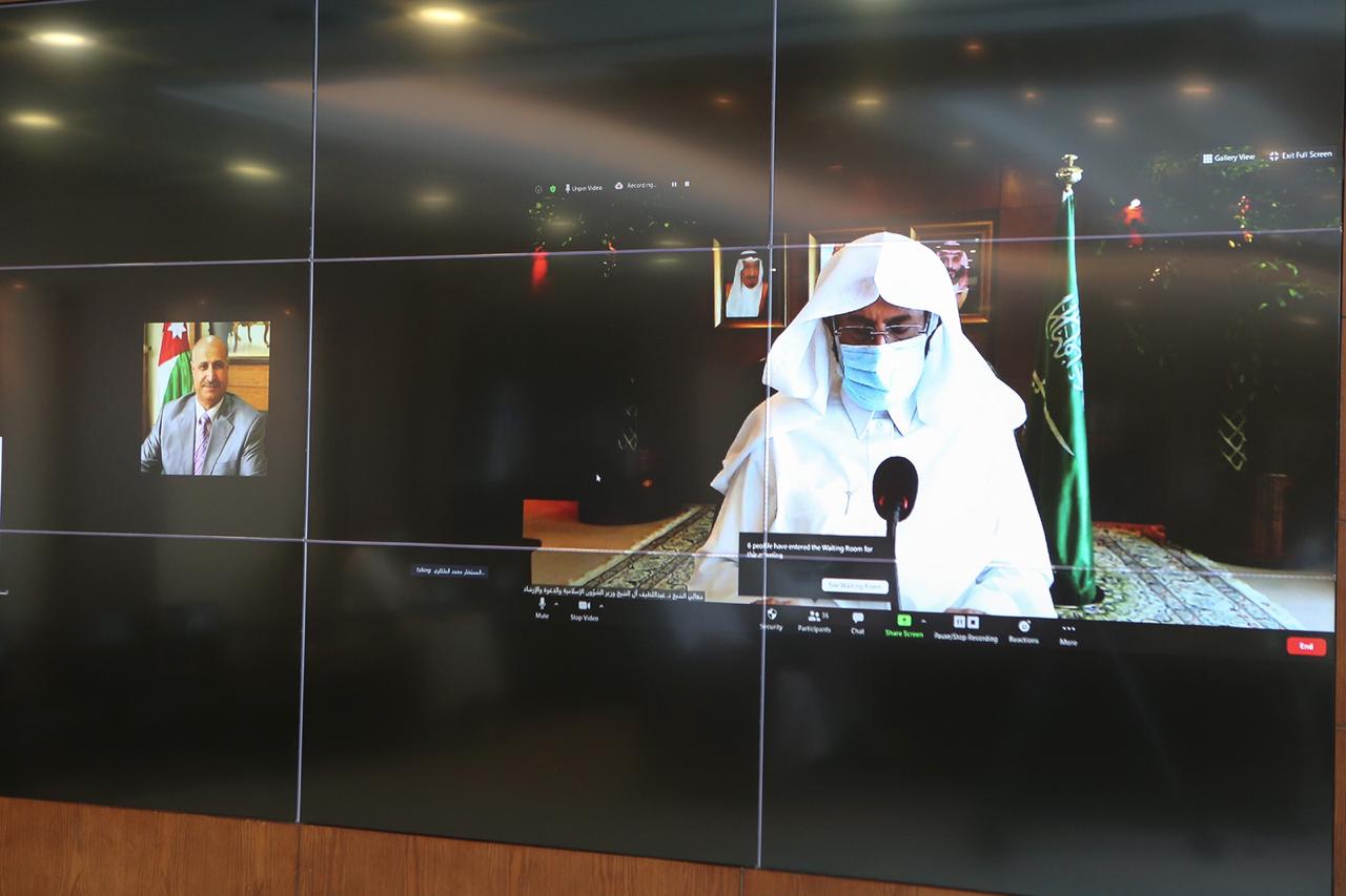 وزير الشؤون الإسلامية السعودي د. عبداللطيف آل الشيخ يطمئن على جاهزيّة الوزارة لاستقبال المعتمرين