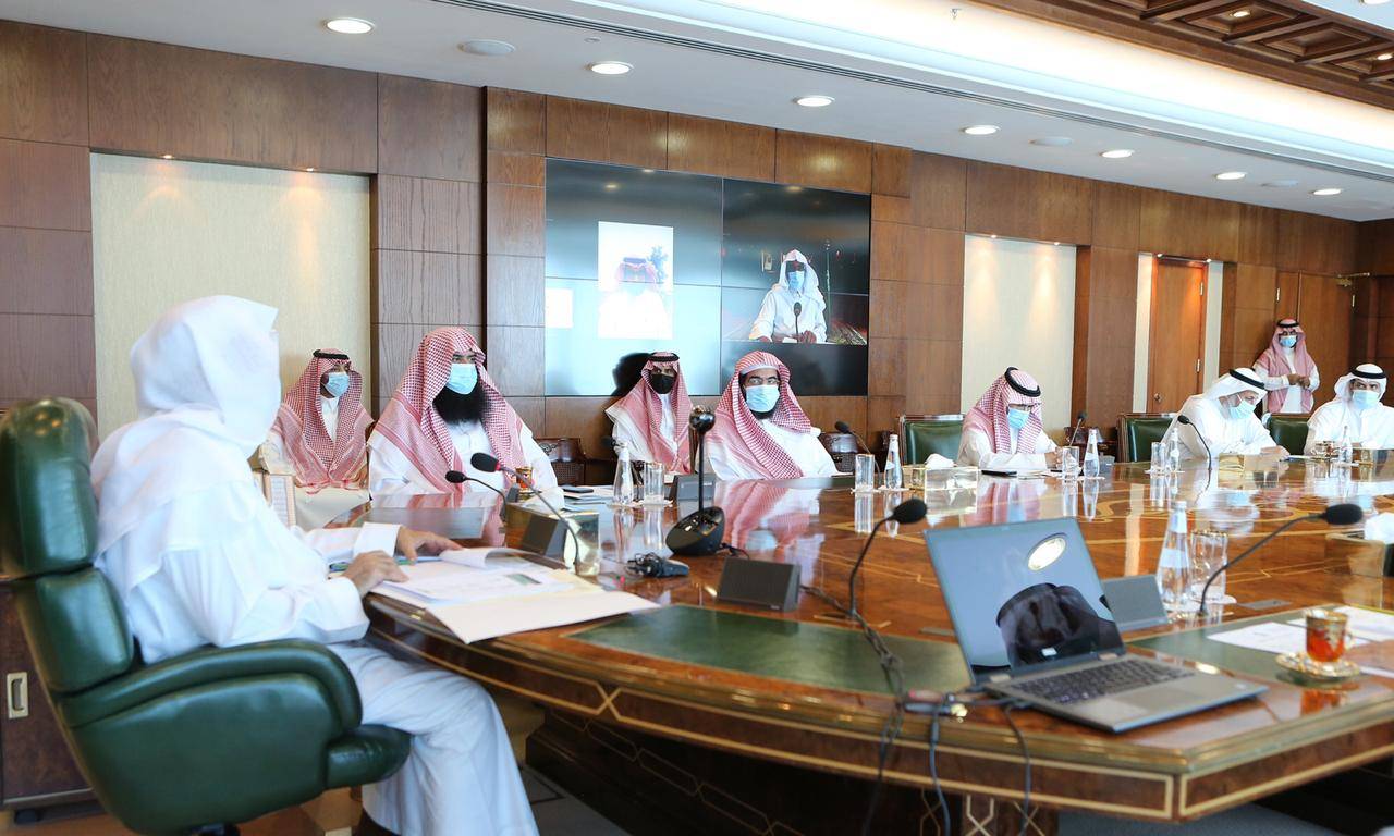 وزير الشؤون الإسلامية السعودي د. عبداللطيف آل الشيخ يطمئن على جاهزيّة الوزارة لاستقبال المعتمرين