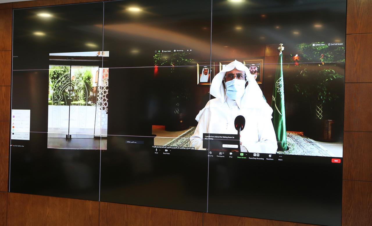 وزير الشؤون الإسلامية السعودي د. عبداللطيف آل الشيخ يطمئن على جاهزيّة الوزارة لاستقبال المعتمرين