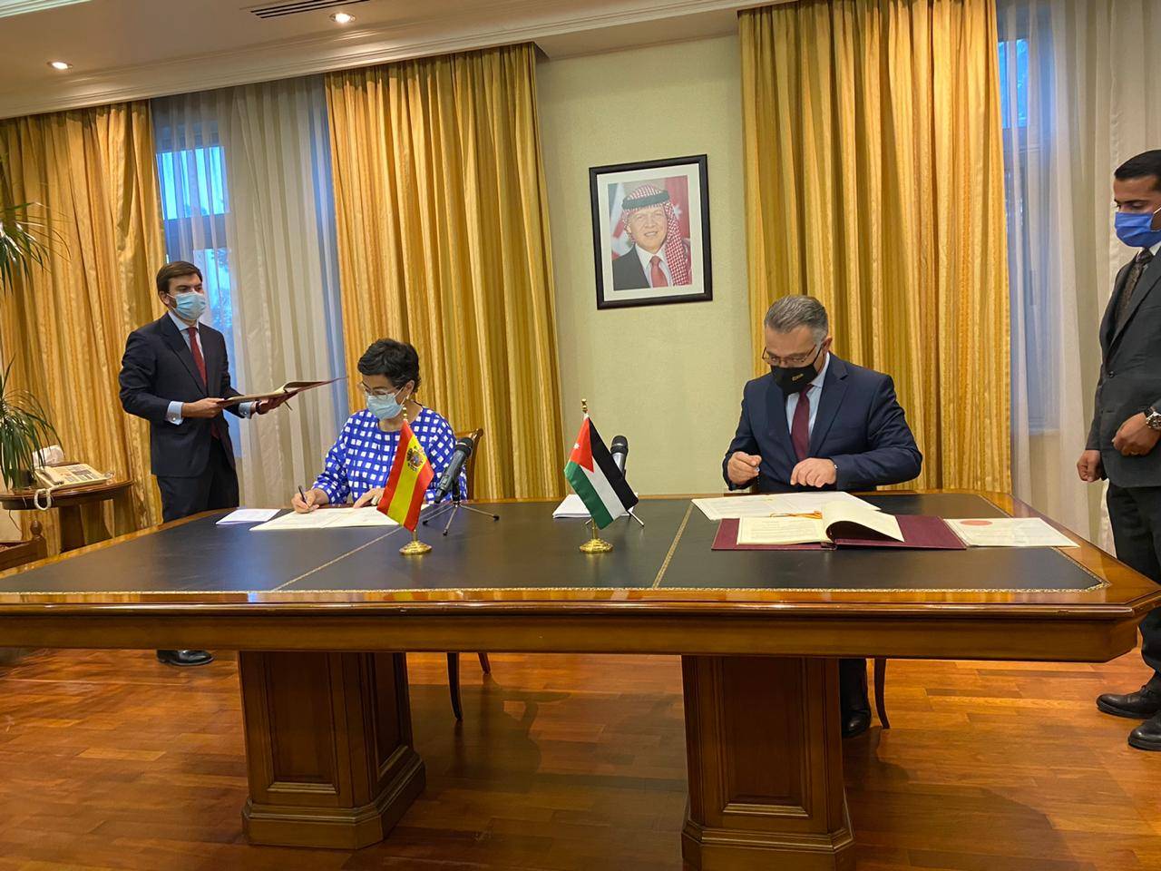 أجرى الصفدي محادثات موسعه مع وزيرة الخارجية الأسبانية أرناتشا غونزاليس ليا 