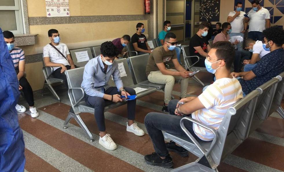  الجامعة المصرية الروسية تبدأ الكشف الطبى على الطلاب المحولين والمستجدين.. تعرف على الإجراءات بالصور 