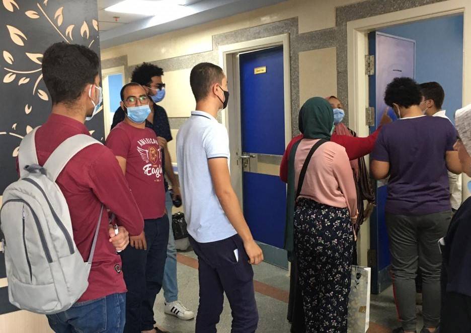  الجامعة المصرية الروسية تبدأ الكشف الطبى على الطلاب المحولين والمستجدين.. تعرف على الإجراءات بالصور 