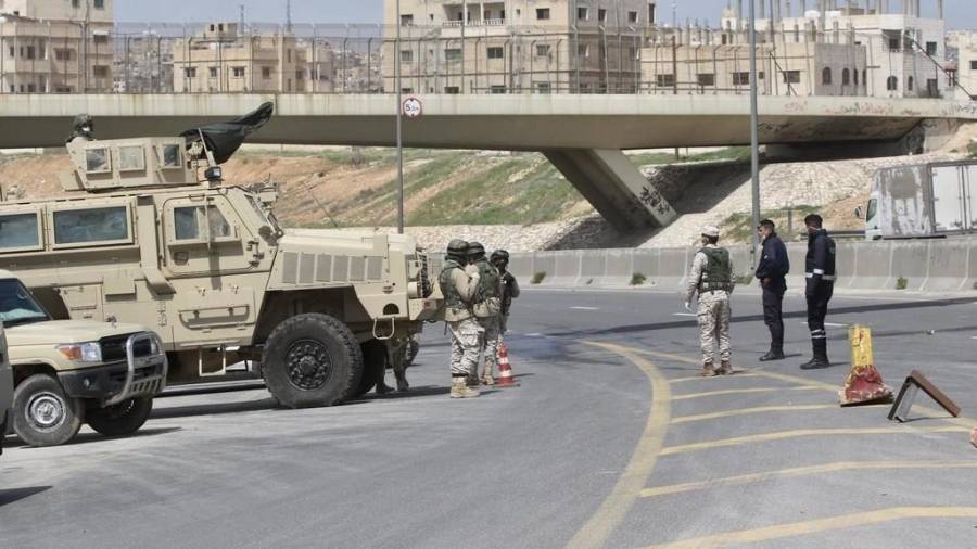 وزير الداخلية يوجه الحكام الإداريين بالإشراف على المناطق المعزولة