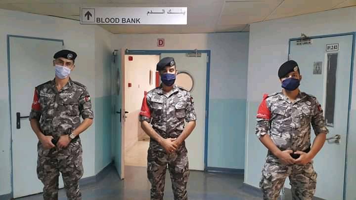 قوات الدرك تستجيب لمناشدة عاجلة بالتبرع بالدم لصالح مواطن يرقد على سرير الشفاء في مستشفى الملك المؤسس
