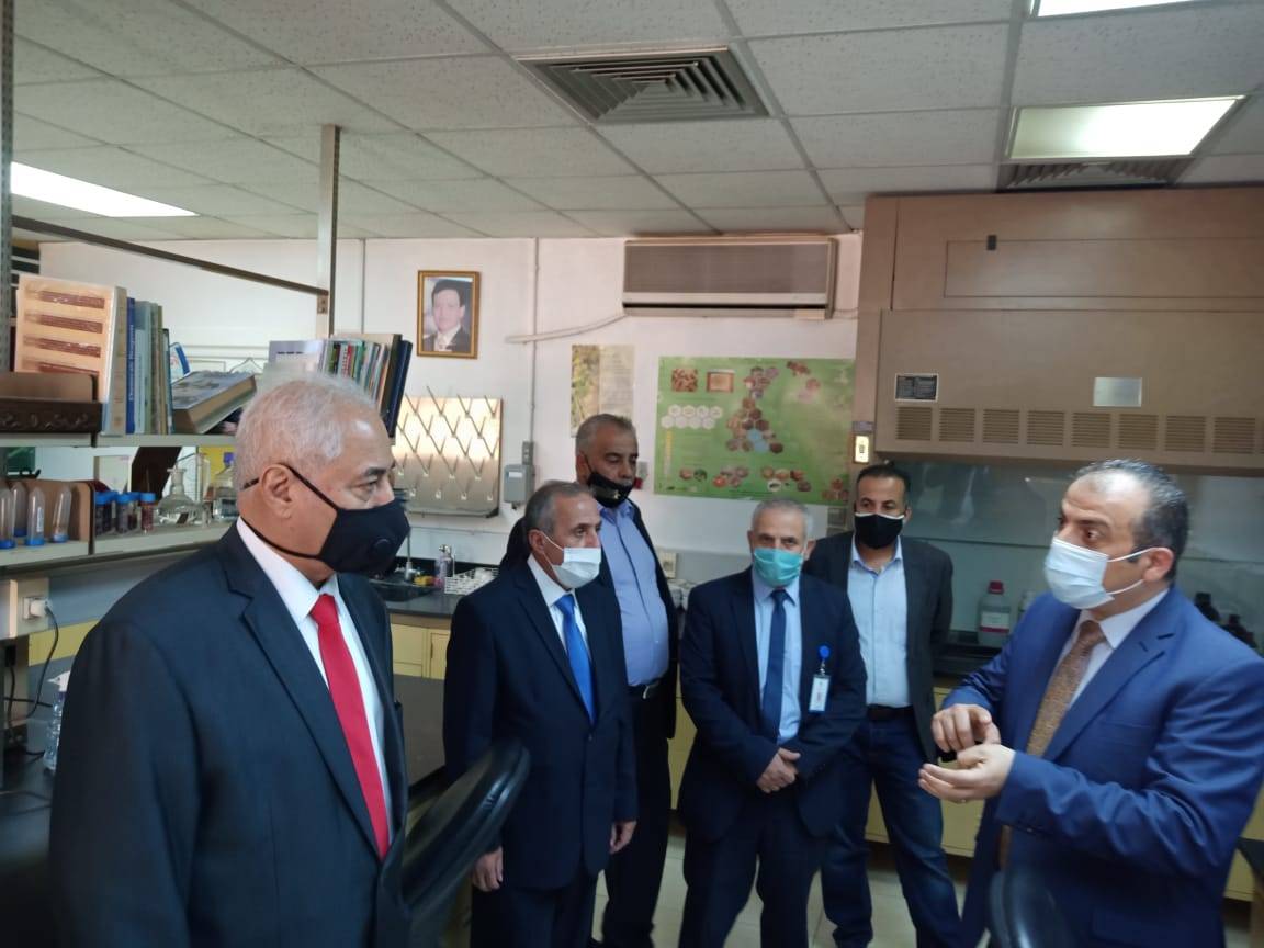 وزير الزراعة محمد داودية يزور المركز الوطني للبحوث الزراعية 