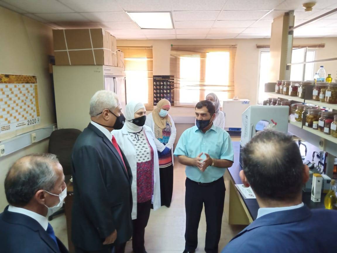 وزير الزراعة محمد داودية يزور المركز الوطني للبحوث الزراعية 