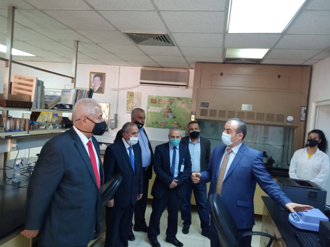 وزير الزراعة محمد داودية يزور المركز الوطني للبحوث الزراعية 