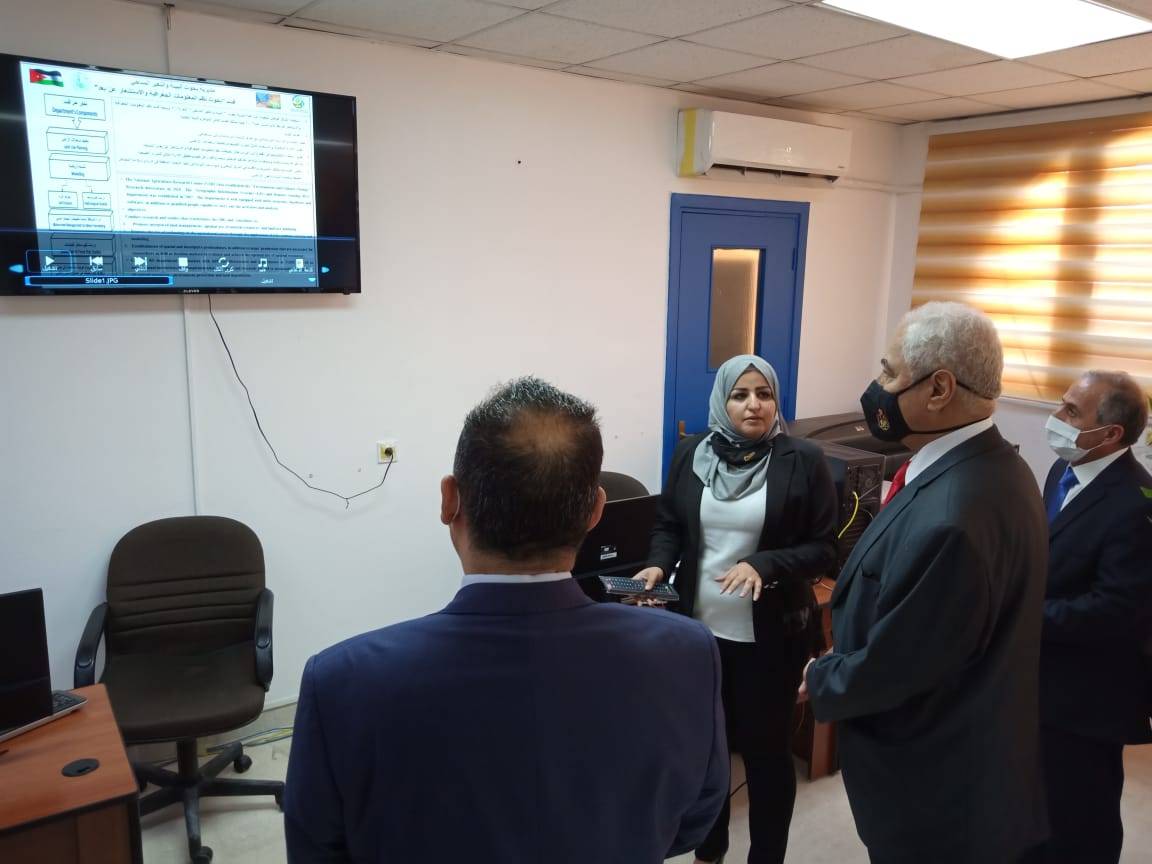 وزير الزراعة محمد داودية يزور المركز الوطني للبحوث الزراعية 