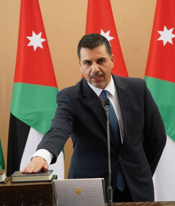 وزير المياه والري يطلع على مصادر المياه بنهر اليرموك وقناة الملك عبدالله