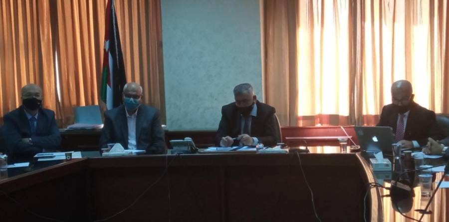 عبيدات يؤكد ضرورة دراسة البروتوكول العلاجي اولا بأول للتعامل مع فيروس كورونا في جميع المستشفيات