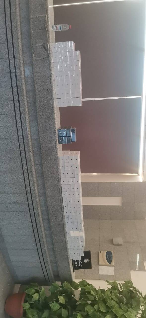 الجمارك تحبط تهريب (14) كف حشيش وأجهزة خلوية 