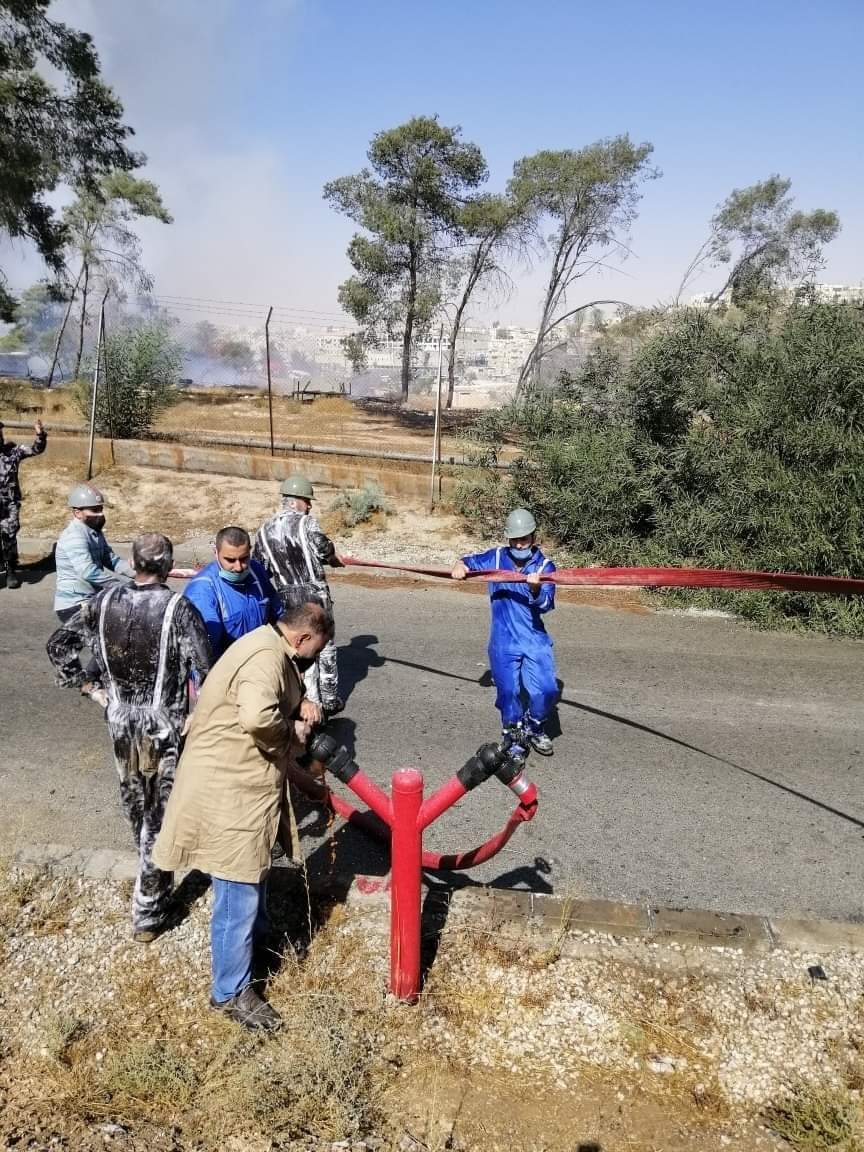 السيطرة على حريق مصفاة البترول في الزرقاء، ولم تسجل أي إصابة ... صور 