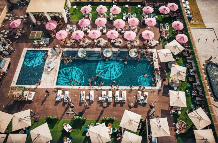 ميسيبيز تتعاون مع كاندي بانتس لتجهيز فندق الهالوين الأول والوحيد لمدة يوم كامل في دبي احتفالاً بالمناسبة