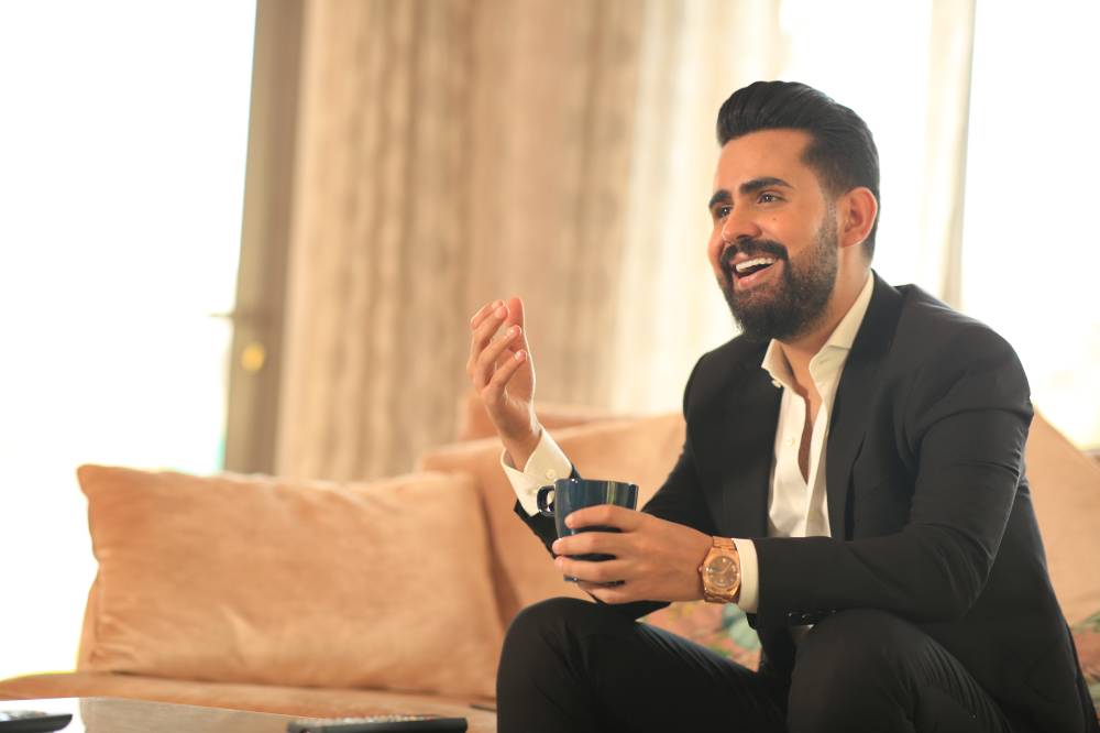 قصي حاتم يطلق أحدث أغنياته المصوّرة اليوم أنت مع المخرج حسن كشمولة .. فيديو 