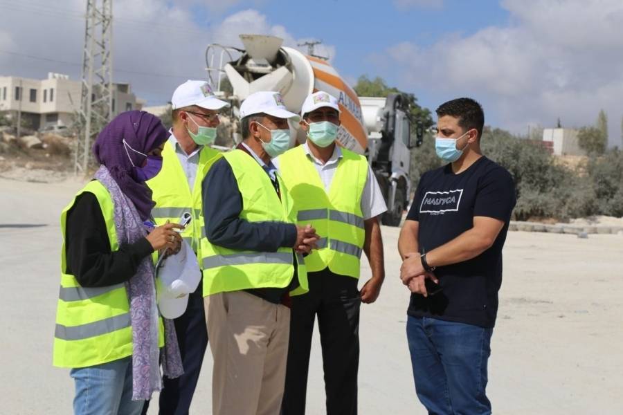 المطور يطلع على مدى التزام المنشآت الصناعية في قرى جفنا وبيرزيت بالاشتراطات البيئية