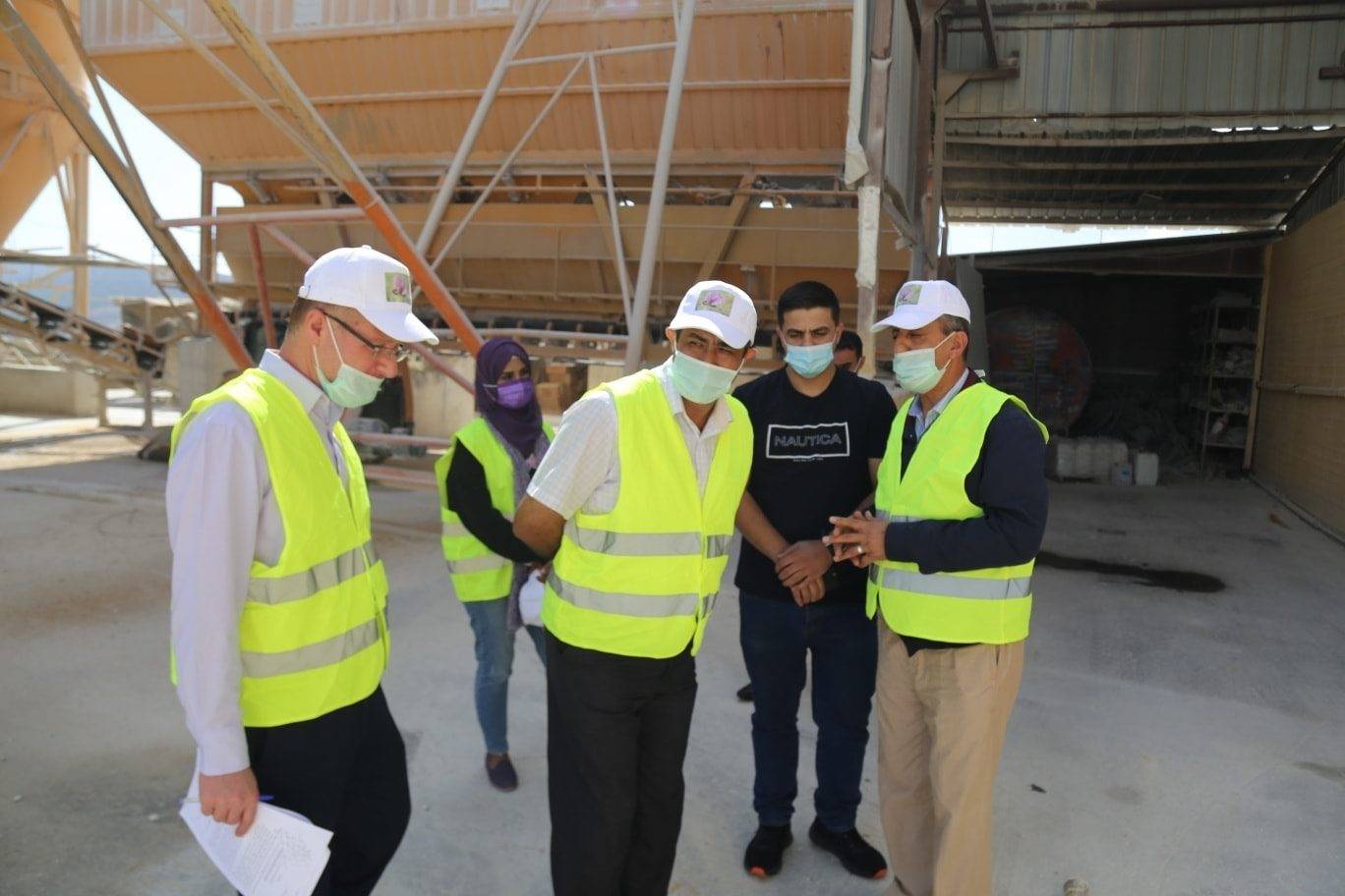 المطور يطلع على مدى التزام المنشآت الصناعية في قرى جفنا وبيرزيت بالاشتراطات البيئية