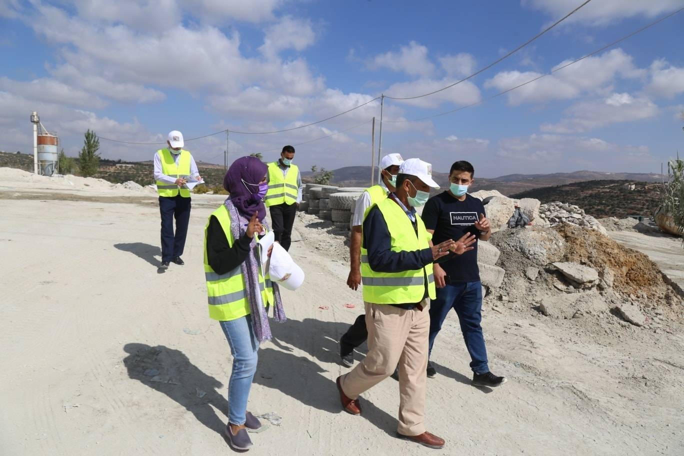 المطور يطلع على مدى التزام المنشآت الصناعية في قرى جفنا وبيرزيت بالاشتراطات البيئية