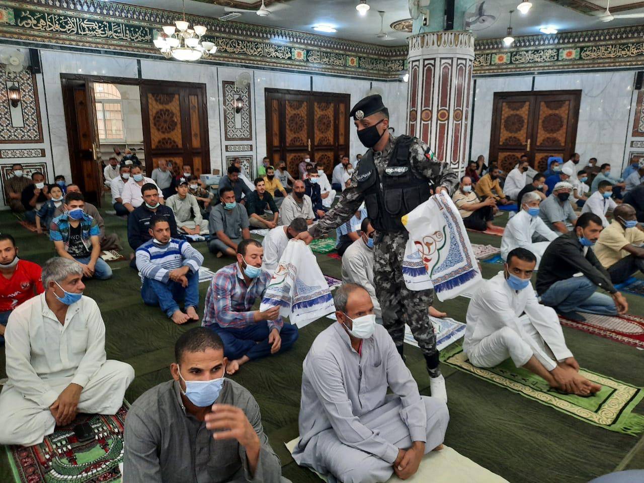 مديرية الأمن العام تكثف انتشارها الأمني في محافظات المملكة منذ بدء سريان قرار الحظر الشامل