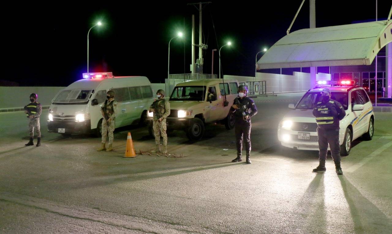 القوات المسلحة الأردنية تبدأ بتنفذ خطة فرض الحظر الشامل في محافظات المملكة