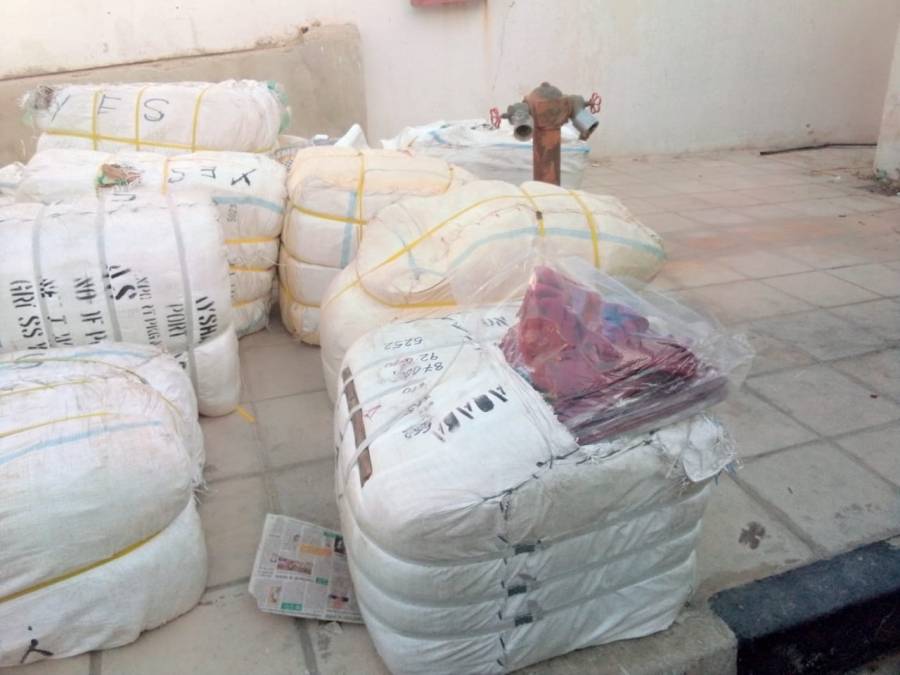 الجمارك تحبط تهريب ١٥ الف قطعة ملابس