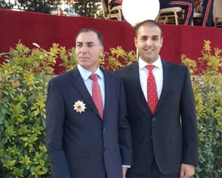 تهنئة للدكتور عمر عواد الخالدي بنجاح نجله الملازم أول د. يزن بامتحان الزمالة البريطاني الجراحة MRCS A