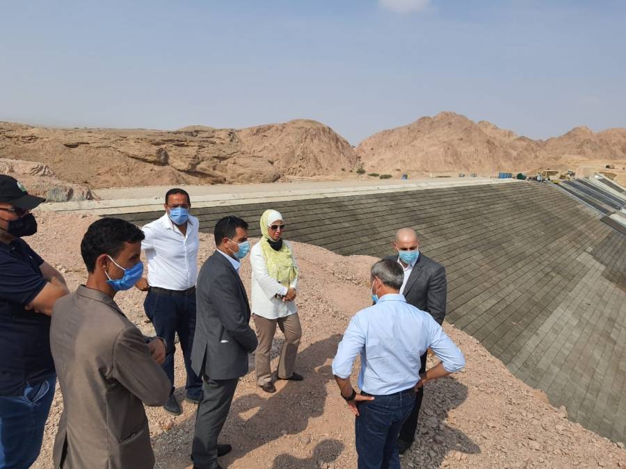 وزير المياه والري يتفقد عدد من المشاريع التنموية في وادي عربة