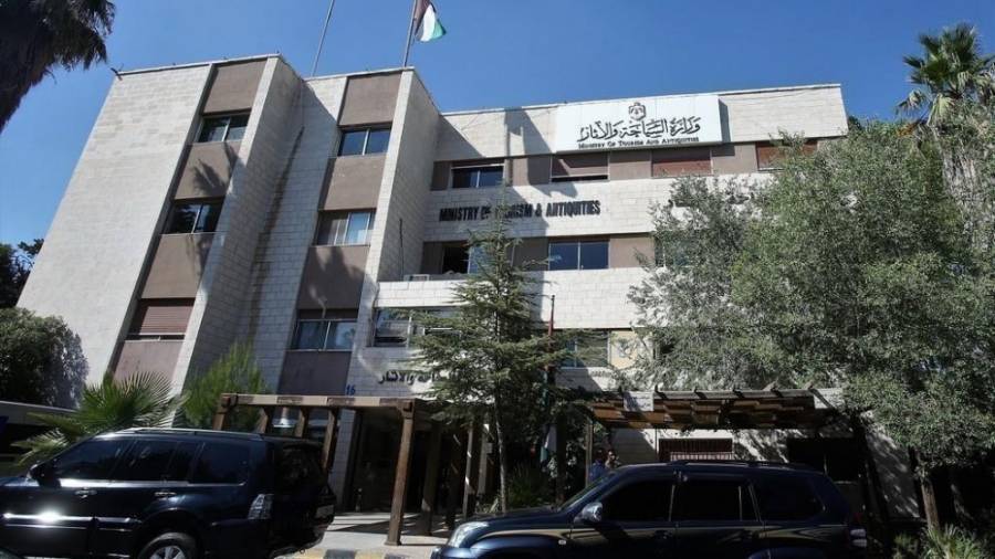 وزارة السياحة والآثار تعلق الدوام ليومين بعد تسجيل إصابات جديدة بكورونا بين موظفيها