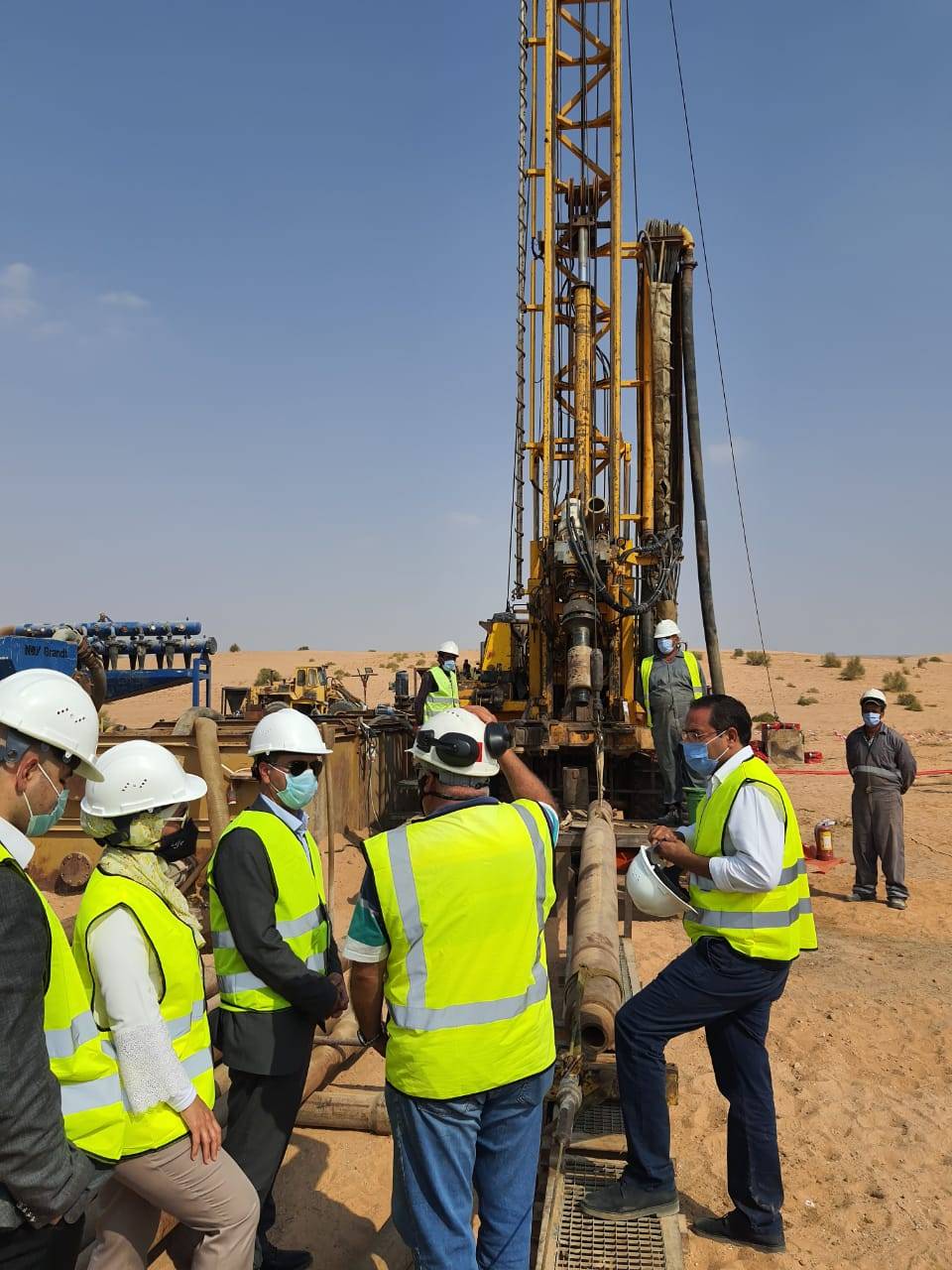 وزير المياه والري يتفقد عدد من المشاريع التنموية في وادي عربة 