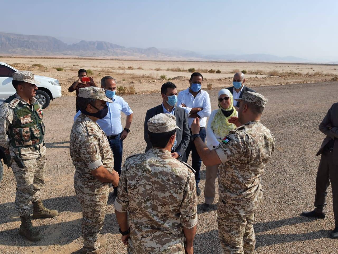 وزير المياه والري يتفقد عدد من المشاريع التنموية في وادي عربة 