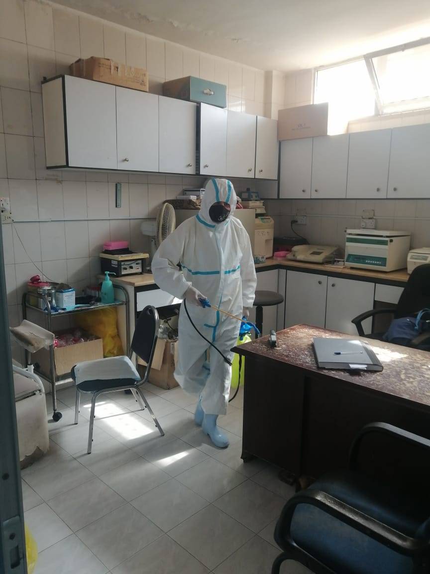 تعقيم مركز صحي مخيم مادبا .. صور 